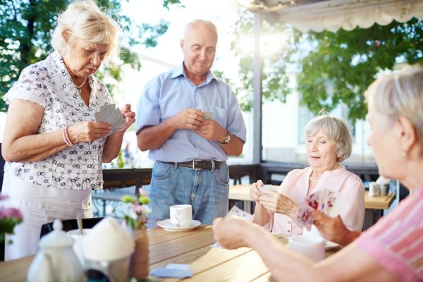 En quoi le Skyjo constitue-t-il un cadeau idéal pour les amoureux de jeux de cartes ?
