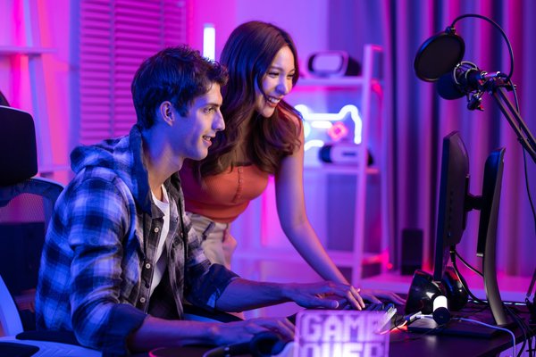 Conseils et astuces pour résoudre les énigmes d'un escape game Batman à Gotham City