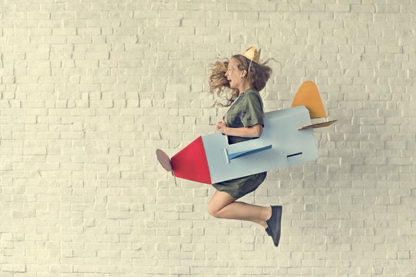 Comment gérer efficacement les aspects logistiques d'un voyage, tels que la réservation d'hébergement et de transports ?