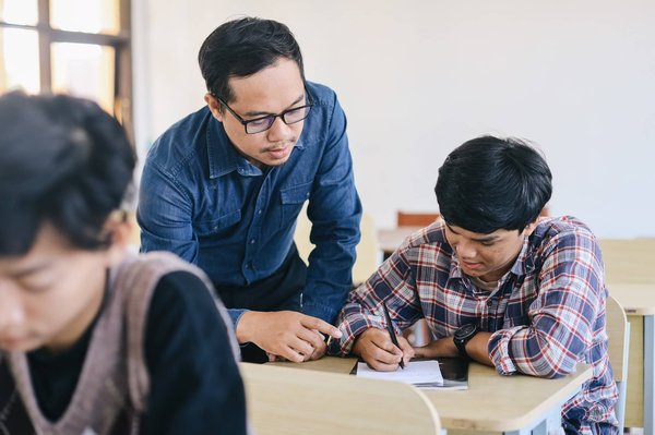 L'accompagnement des étudiants et la définition de leur vision de réussite : des critères essentiels pour choisir une école de management